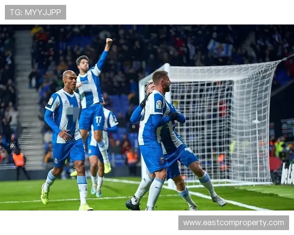 欧洲豪门激战正酣年轻新星闪耀赛场引爆夏季转会风云震荡潮流新局